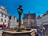 Der Brunnen auf dem Marktplatz nimmt seit dem 15. Jahrhundert eine besondere Rolle ein. © Universitätsstadt Marburg