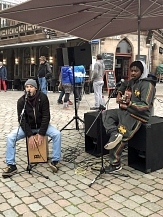 Das „Kultur Mobil“ ermöglicht erneut am Samstag ab 11 Uhr auf dem Oberstadtmarkt den Auftritt von Musikern. © Ruth Fischer, Stadt Marburg