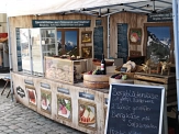 Bude auf dem Oberstadtmarkt mit Essen&nbsp;&copy;&nbsp;Stadtmarketing Marburg e. V.