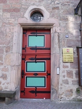 Rote Eingangstür Steinernes Haus © Kerstin Hühnlein